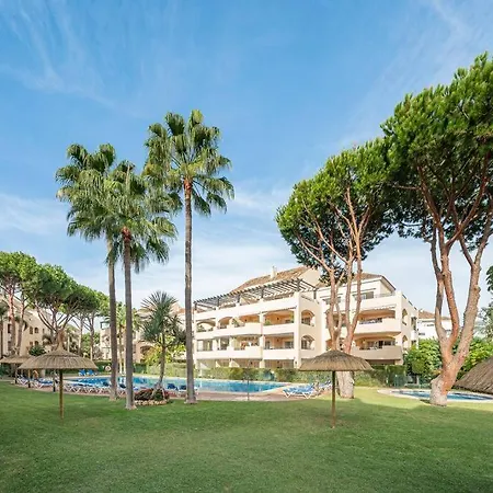 Amazing 4br Apart. Parking, Pool, Close To The Sea Apartment Marbella