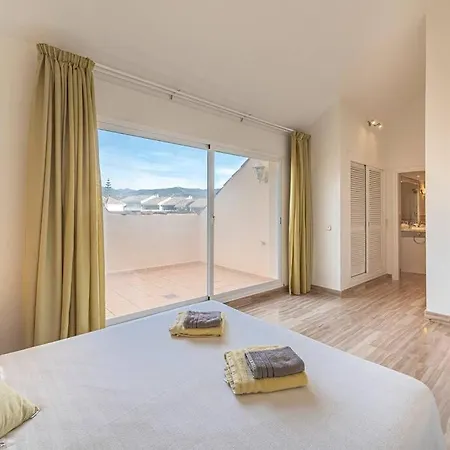 Apartment Amazing 4br Apart. Parking, Pool, Close To The Sea *