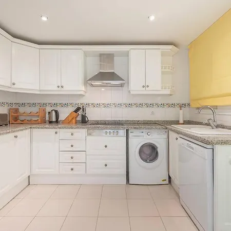Amazing 4br Apart. Parking, Pool, Close To The Sea *