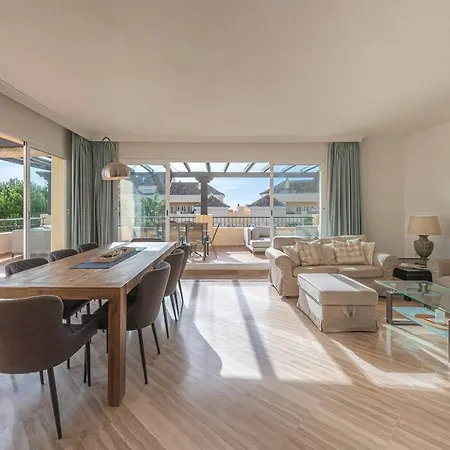 Amazing 4br Apart. Parking, Pool, Close To The Sea