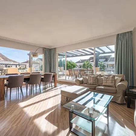 Amazing 4br Apart. Parking, Pool, Close To The Sea Apartment
