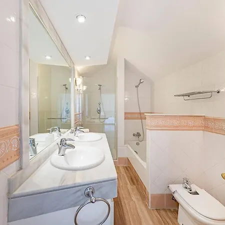 Amazing 4br Apart. Parking, Pool, Close To The Sea Apartamento Marbella