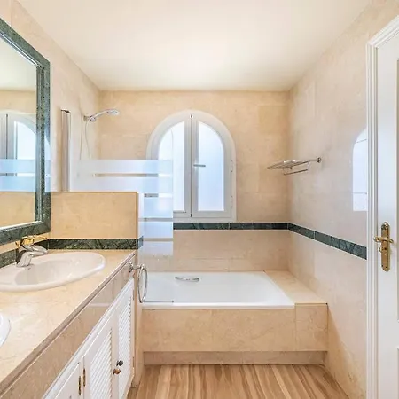 Amazing 4br Apart. Parking, Pool, Close To The Sea *
