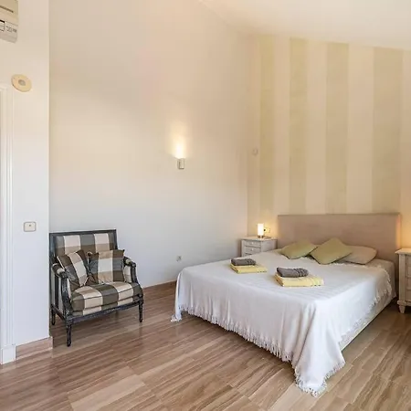 Amazing 4br Apart. Parking, Pool, Close To The Sea *