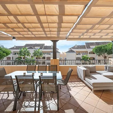 Apartment Amazing 4br Apart. Parking, Pool, Close To The Sea *