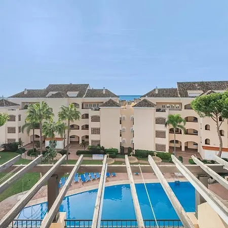 Apartment Amazing 4br Apart. Parking, Pool, Close To The Sea