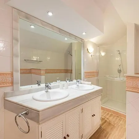 Amazing 4br Apart. Parking, Pool, Close To The Sea Marbella