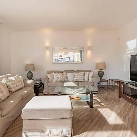 Amazing 4br Apart. Parking, Pool, Close To The Sea Apartment *