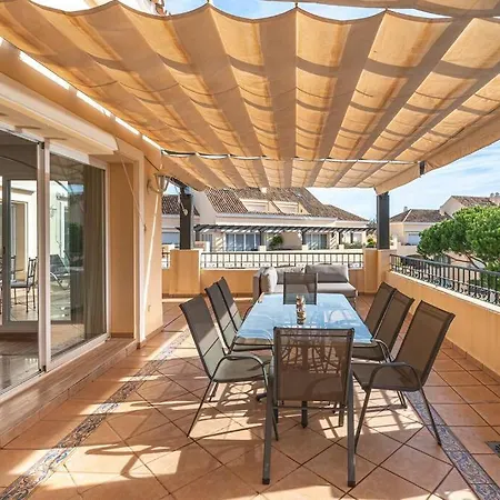 Apartment Amazing 4br Apart. Parking, Pool, Close To The Sea *