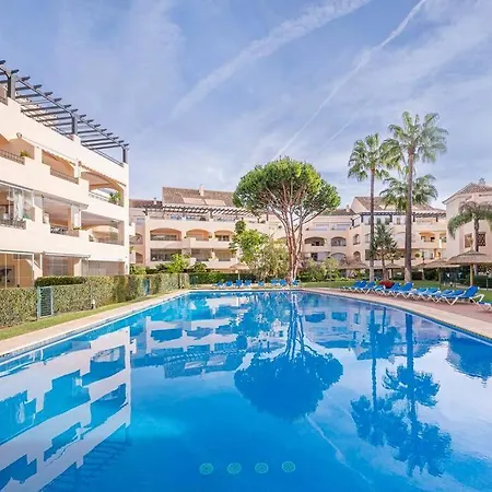 Amazing 4br Apart. Parking, Pool, Close To The Sea Apartment