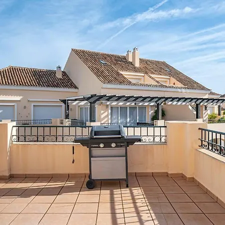 Amazing 4br Apart. Parking, Pool, Close To The Sea Apartment *