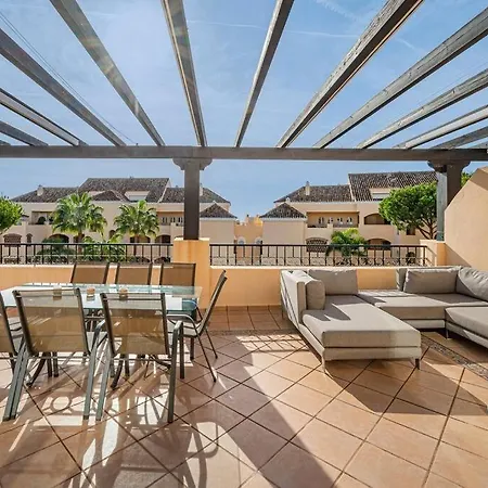 Apartment Amazing 4br Apart. Parking, Pool, Close To The Sea Marbella