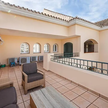 Apartment Amazing 4br Apart. Parking, Pool, Close To The Sea